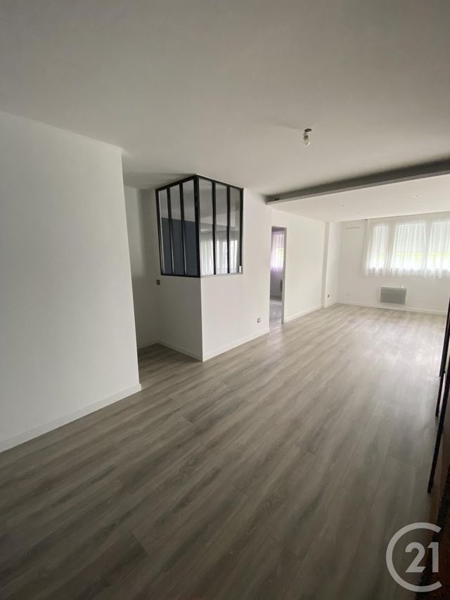 Appartement F4 &agrave; louer - 4 pi&egrave;ces - 96,88 m2 - St Julien En Genevois - 74 - RHONE-ALPES