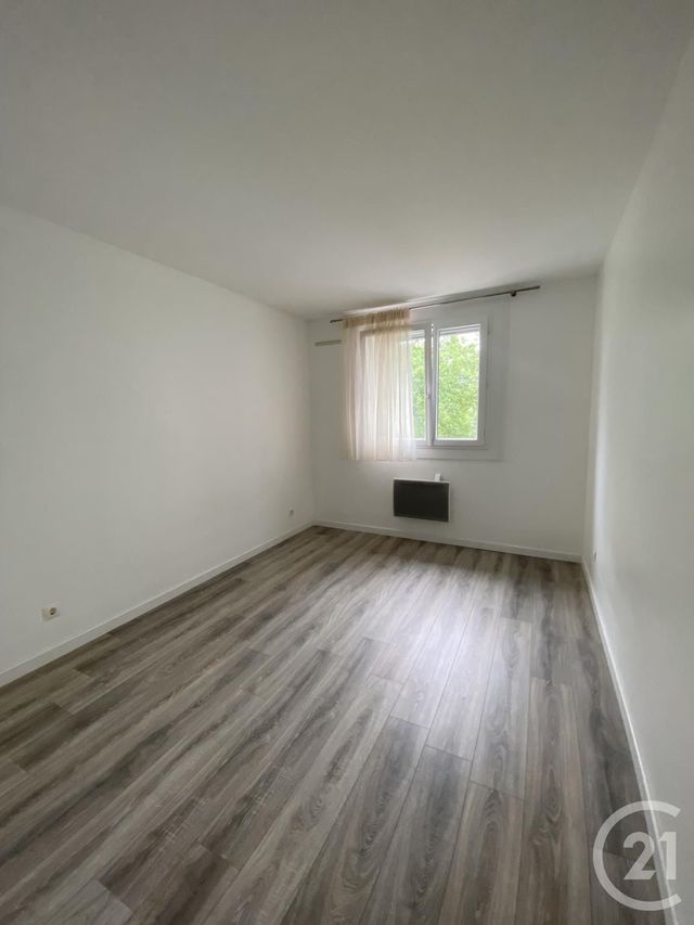 Appartement F4 &agrave; louer - 4 pi&egrave;ces - 96,88 m2 - St Julien En Genevois - 74 - RHONE-ALPES