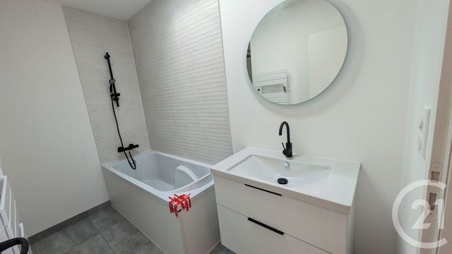 Maison à vendre - 4 pièces - 100,52 m2 - St Philbert De Grand Lieu - 44 - PAYS-DE-LOIRE