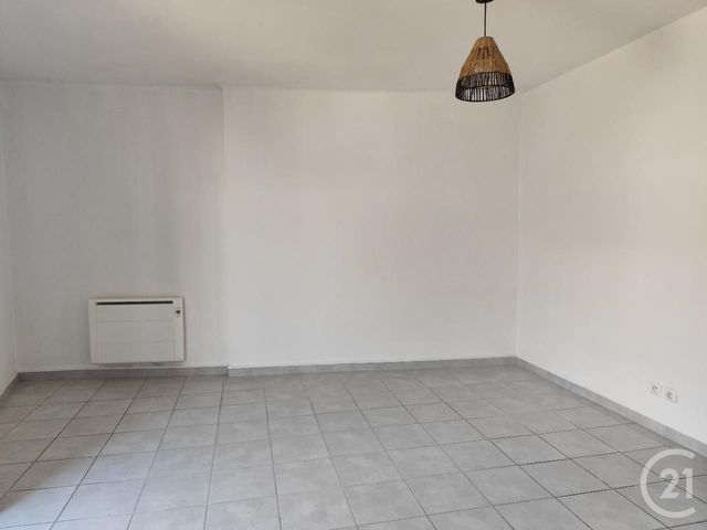 Appartement &agrave; louer - 3 pi&egrave;ces - 81,78 m2 - Pezilla La Riviere - 66 - LANGUEDOC-ROUSSILLON