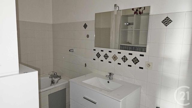 Appartement &agrave; louer - 2 pi&egrave;ces - 39 m2 - Lagnieu - 01 - RHONE-ALPES