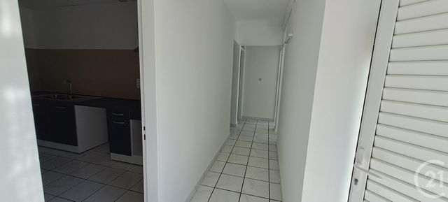 Maison &agrave; louer - 5 pi&egrave;ces - 97,41 m2 - Ste Marie - 974 - REUNION