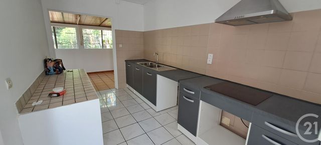 Maison &agrave; louer - 5 pi&egrave;ces - 97,41 m2 - Ste Marie - 974 - REUNION