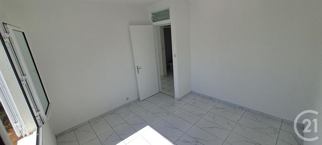 Maison &agrave; louer - 5 pi&egrave;ces - 97,41 m2 - Ste Marie - 974 - REUNION