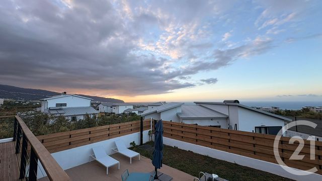 Maison &agrave; louer - 4 pi&egrave;ces - 80,65 m2 - Ste Marie - 974 - REUNION