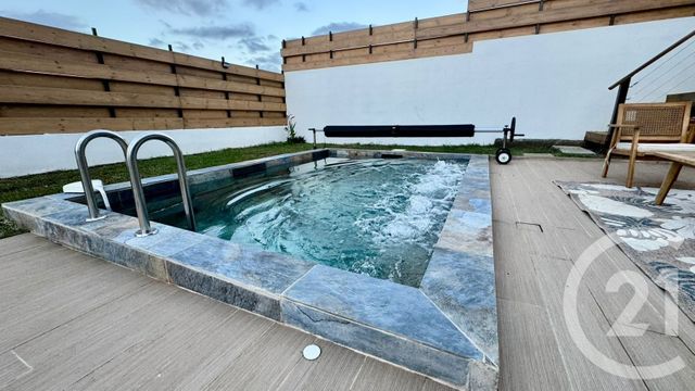 Maison &agrave; louer - 4 pi&egrave;ces - 80,65 m2 - Ste Marie - 974 - REUNION