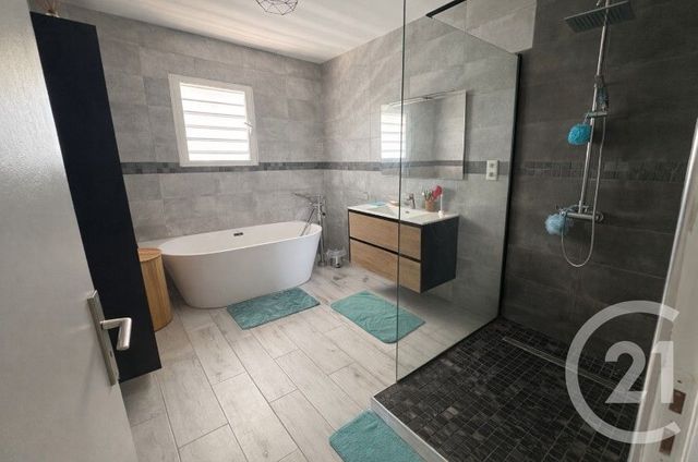 Maison &agrave; louer - 5 pi&egrave;ces - 164,60 m2 - St Denis - 974 - REUNION