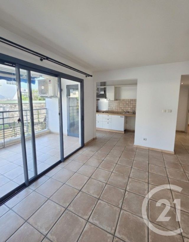 Appartement F4 &agrave; louer - 4 pi&egrave;ces - 78,92 m2 - St Denis - 974 - REUNION