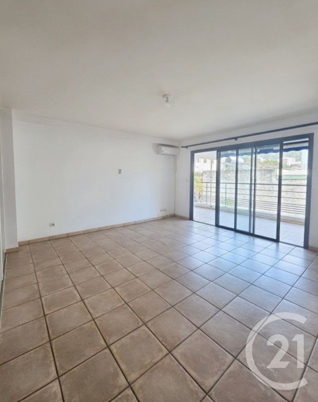 Appartement F4 &agrave; louer - 4 pi&egrave;ces - 78,92 m2 - St Denis - 974 - REUNION