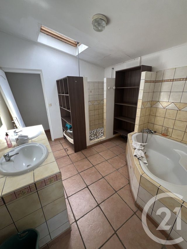 Maison &agrave; louer - 5 pi&egrave;ces - 173,60 m2 - Ste Marie - 974 - REUNION