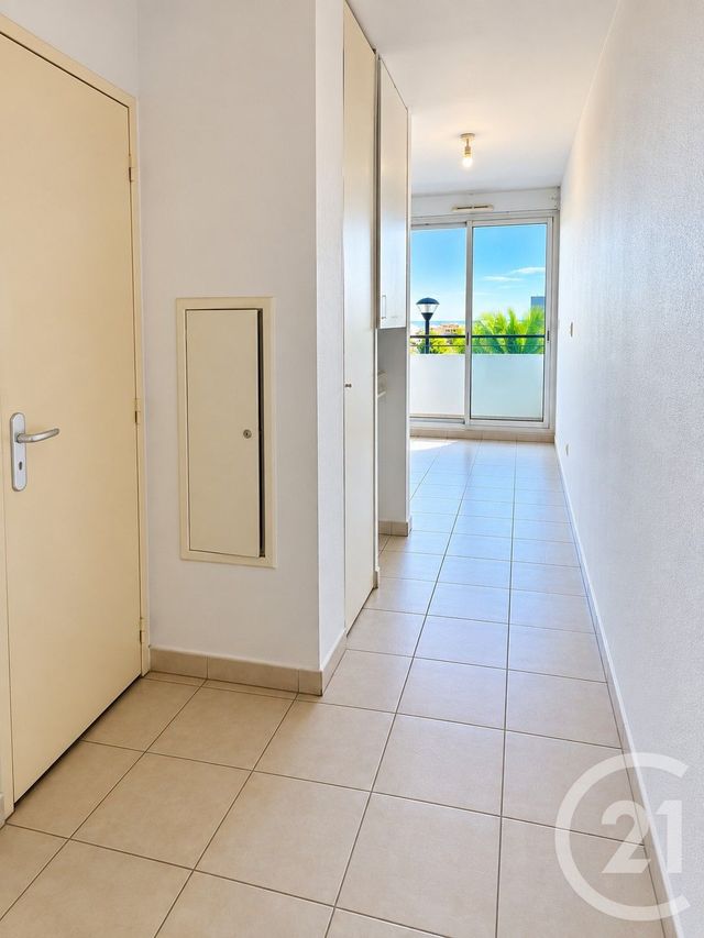 Appartement F1 &agrave; louer - 1 pi&egrave;ce - 20,30 m2 - St Denis - 974 - REUNION