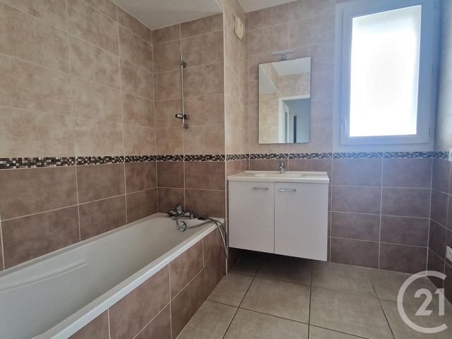 Appartement F3 &agrave; louer - 3 pi&egrave;ces - 65,15 m2 - St Martin D Heres - 38 - RHONE-ALPES