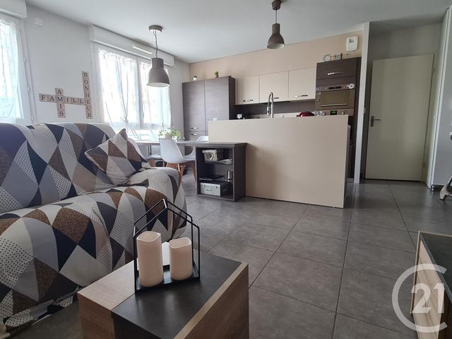 Appartement F3 &agrave; louer - 3 pi&egrave;ces - 65,15 m2 - St Martin D Heres - 38 - RHONE-ALPES