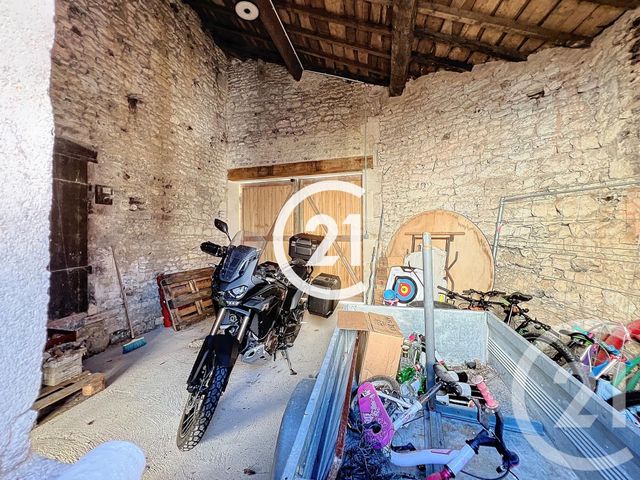 Maison à vendre - 4 pièces - 196 m2 - Louzac St Andre - 16 - POITOU-CHARENTES