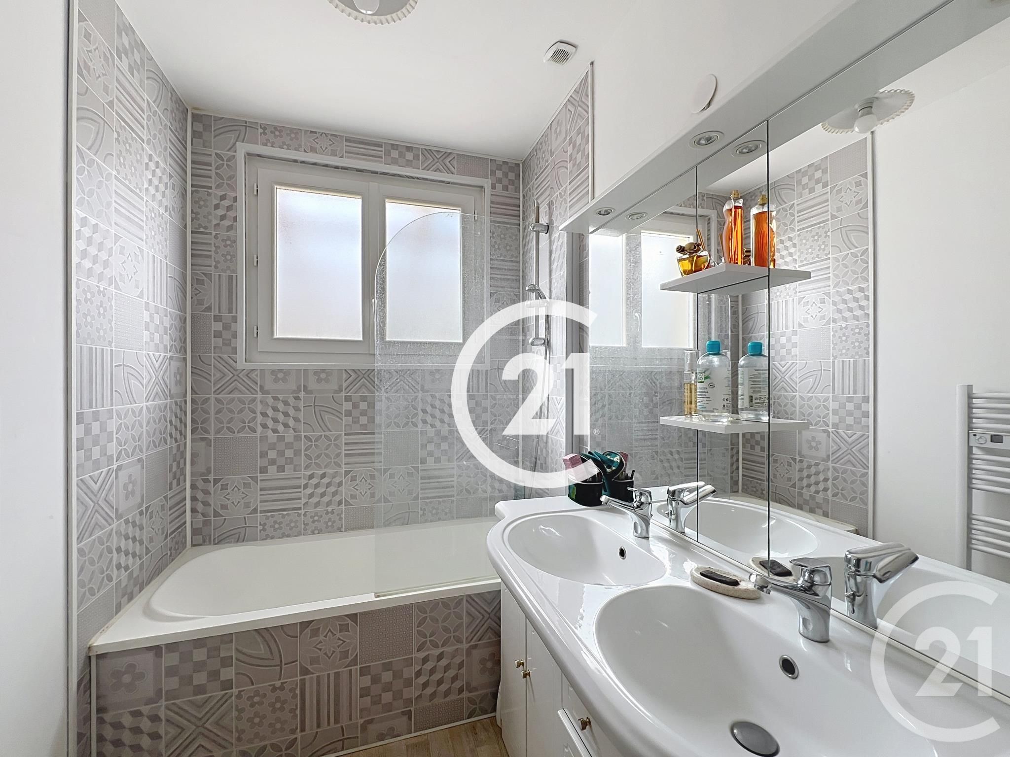 Maison à vendre - 4 pièces - 81 m2 - Cognac - 16 - POITOU-CHARENTES — 10