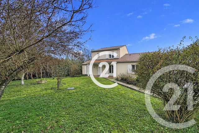 Maison &agrave; vendre - 8 pi&egrave;ces - 185 m2 - Louzac St Andre - 16 - POITOU-CHARENTES