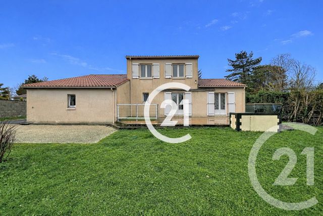 Maison &agrave; vendre - 8 pi&egrave;ces - 185 m2 - Louzac St Andre - 16 - POITOU-CHARENTES