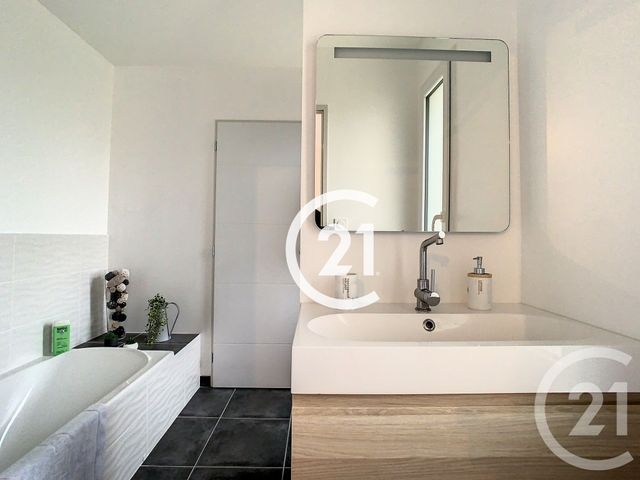 Maison &agrave; vendre - 4 pi&egrave;ces - 106 m2 - Germignac - 17 - POITOU-CHARENTES