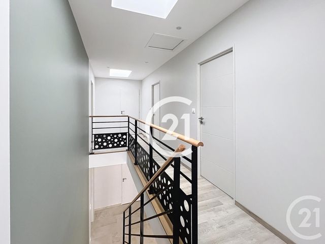 Maison à louer - 4 pièces - 125 m2 - Jarnac Champagne - 17 - POITOU-CHARENTES