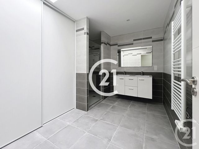 Maison à louer - 4 pièces - 125 m2 - Jarnac Champagne - 17 - POITOU-CHARENTES