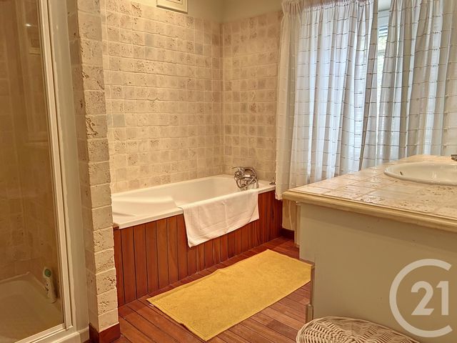 Maison à louer - 5 pièces - 166 m2 - St Laurent De Cognac - 16 - POITOU-CHARENTES