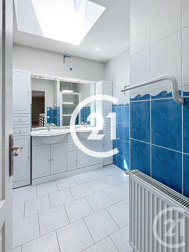 Maison &agrave; louer - 4 pi&egrave;ces - 132,70 m2 - Boutiers St Trojan - 16 - POITOU-CHARENTES