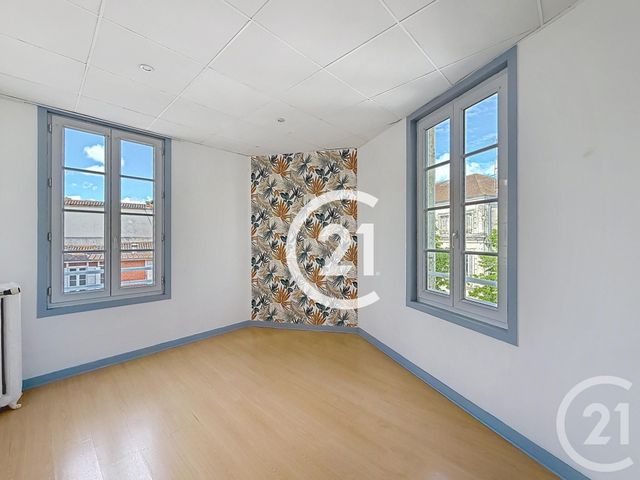 Appartement F4 &agrave; louer - 4 pi&egrave;ces - 127 m2 - Cognac - 16 - POITOU-CHARENTES