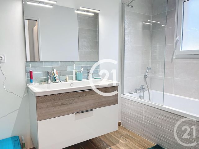 Maison &agrave; louer - 4 pi&egrave;ces - 128,88 m2 - St Brice - 16 - POITOU-CHARENTES