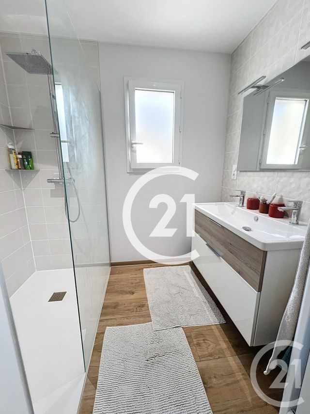 Maison &agrave; louer - 4 pi&egrave;ces - 128,88 m2 - St Brice - 16 - POITOU-CHARENTES