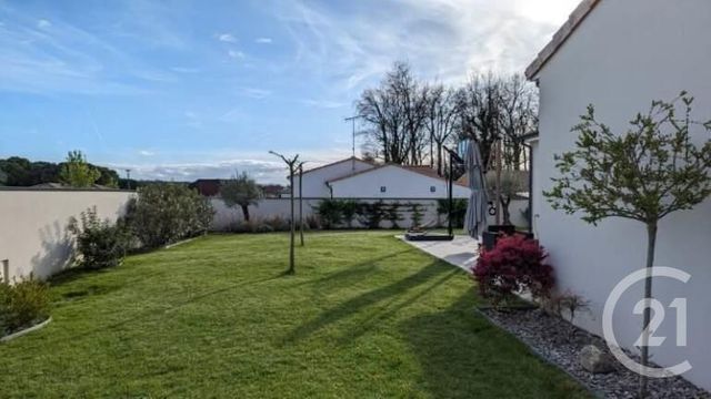 Maison &agrave; louer - 4 pi&egrave;ces - 128,88 m2 - St Brice - 16 - POITOU-CHARENTES