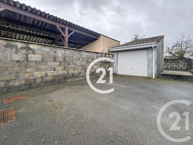 Maison &agrave; louer - 5 pi&egrave;ces - 149 m2 - Merpins - 16 - POITOU-CHARENTES