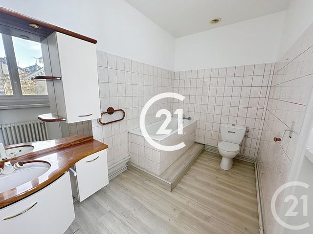 Appartement &agrave; louer - 4 pi&egrave;ces - 152 m2 - Cognac - 16 - POITOU-CHARENTES