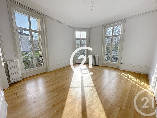 Appartement &agrave; louer - 4 pi&egrave;ces - 152 m2 - Cognac - 16 - POITOU-CHARENTES