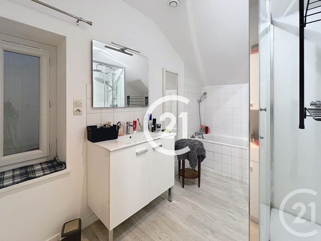 Maison &agrave; louer - 4 pi&egrave;ces - 123,50 m2 - St Brice - 16 - POITOU-CHARENTES