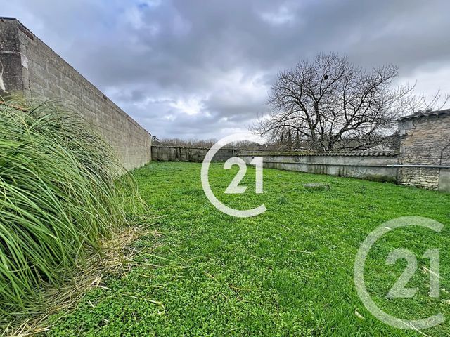 Maison &agrave; louer - 4 pi&egrave;ces - 123,50 m2 - St Brice - 16 - POITOU-CHARENTES