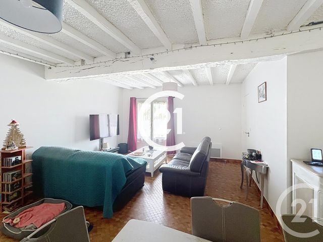 Appartement T3 &agrave; louer - 4 pi&egrave;ces - 95 m2 - Archiac - 17 - POITOU-CHARENTES