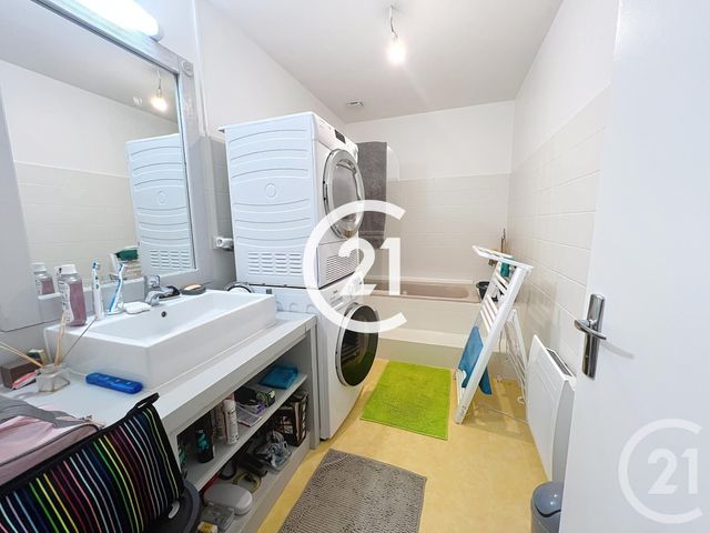 Appartement T3 &agrave; louer - 4 pi&egrave;ces - 95 m2 - Archiac - 17 - POITOU-CHARENTES