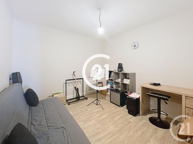 Appartement T3 &agrave; louer - 4 pi&egrave;ces - 95 m2 - Archiac - 17 - POITOU-CHARENTES