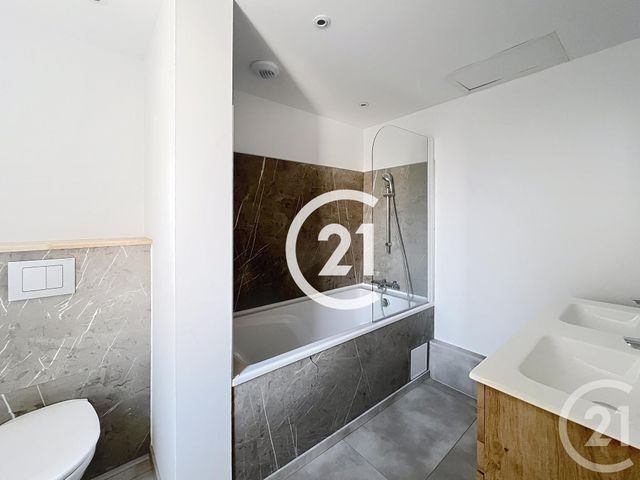 Maison &agrave; louer - 5 pi&egrave;ces - 143 m2 - Cognac - 16 - POITOU-CHARENTES