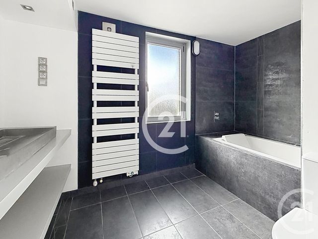 Maison &agrave; louer - 4 pi&egrave;ces - 136 m2 - Cognac - 16 - POITOU-CHARENTES