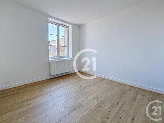 Maison &agrave; louer - 4 pi&egrave;ces - 95 m2 - Chateaubernard - 16 - POITOU-CHARENTES