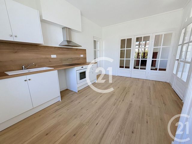 Maison &agrave; louer - 4 pi&egrave;ces - 95 m2 - Chateaubernard - 16 - POITOU-CHARENTES