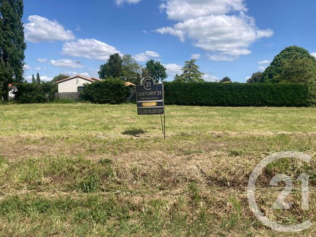 terrain - COMMEQUIERS - 85