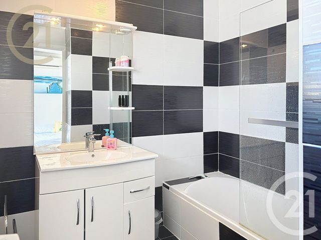 Appartement F3 à vendre - 3 pièces - 81,86 m2 - Cannes - 06 - PROVENCE-ALPES-COTE-D-AZUR