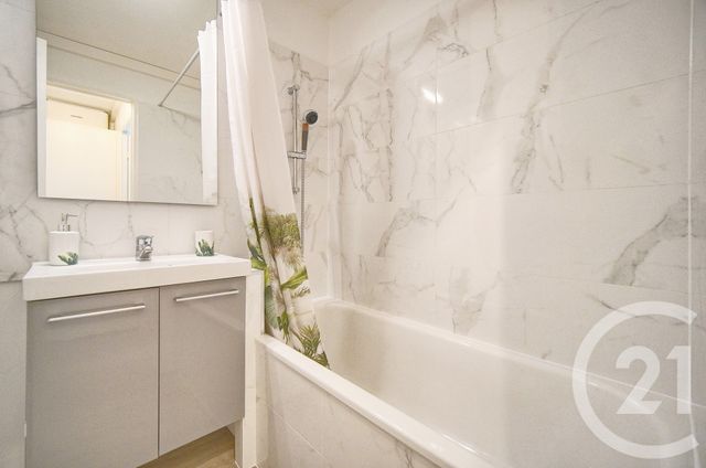 Appartement T2 &agrave; louer - 2 pi&egrave;ces - 27,85 m2 - Cannes La Bocca - 06 - PROVENCE-ALPES-COTE-D-AZUR