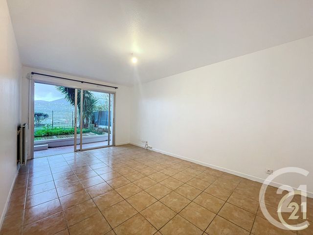 Appartement F1 &agrave; louer - 1 pi&egrave;ce - 33,72 m2 - Cannes La Bocca - 06 - PROVENCE-ALPES-COTE-D-AZUR