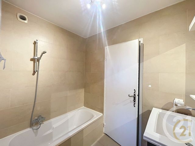 Appartement F1 &agrave; louer - 1 pi&egrave;ce - 33,72 m2 - Cannes La Bocca - 06 - PROVENCE-ALPES-COTE-D-AZUR