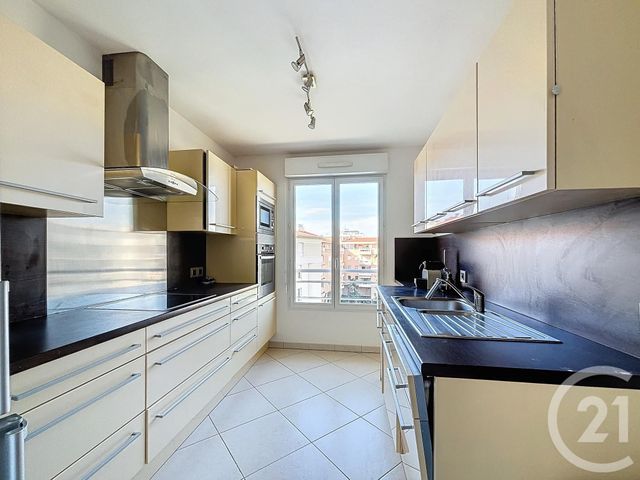 Appartement Duplex &agrave; louer - 3 pi&egrave;ces - 93,33 m2 - Cannes - 06 - PROVENCE-ALPES-COTE-D-AZUR