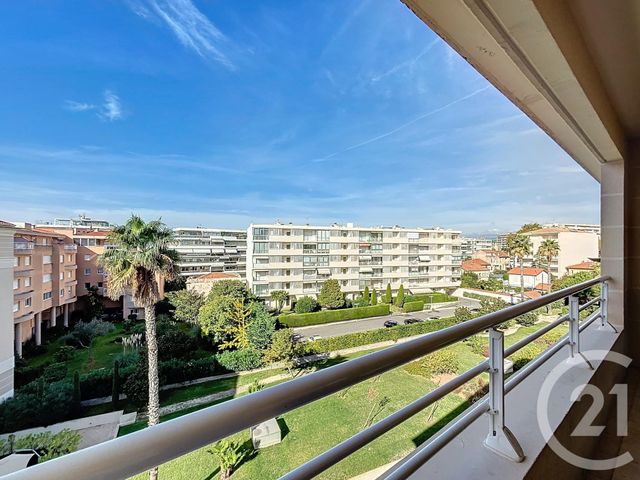 Appartement Duplex &agrave; louer - 3 pi&egrave;ces - 93,33 m2 - Cannes - 06 - PROVENCE-ALPES-COTE-D-AZUR