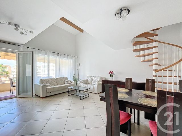 Appartement Duplex &agrave; louer - 3 pi&egrave;ces - 93,33 m2 - Cannes - 06 - PROVENCE-ALPES-COTE-D-AZUR